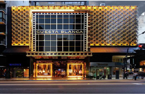 景洪门头设计与商业空间的纽带。