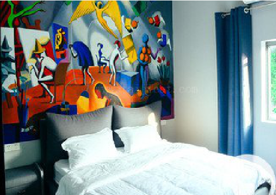 景洪对于酒店的墙体彩绘而言更注重哪些方面？